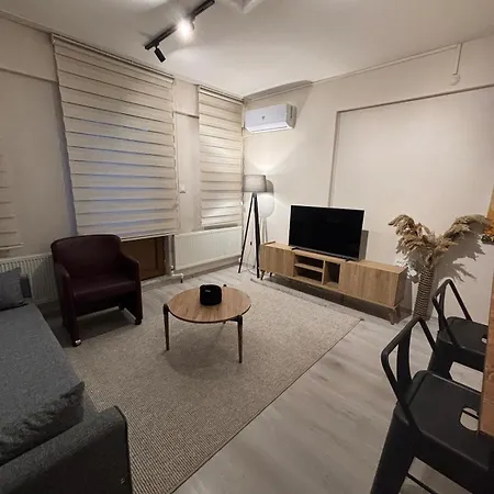 D4 In The Center, Air-conditioned, 1 Minute To The * צ'נקלה